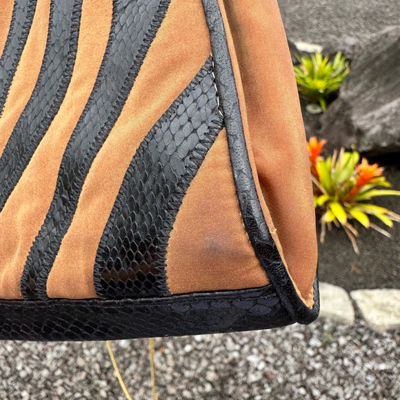 Vintage Sharif USA Tiger Stripe Suede Snakeskin Crossbody Gold Chain - Picture 8 of 9